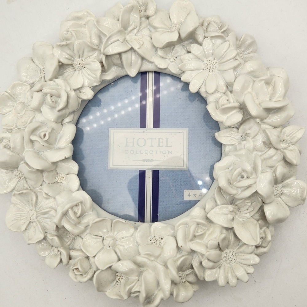 Hotel Collection White Floral Wreath Round Picture Frame 4x4 3D Sculpted Flowers